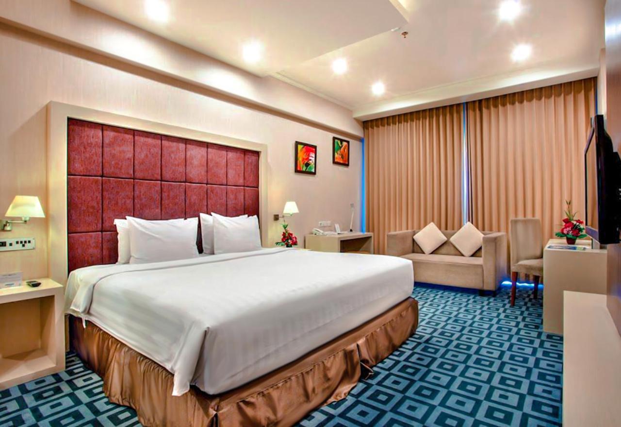 Surabaya Suites Hotel Powered By Archipelago Exterior foto