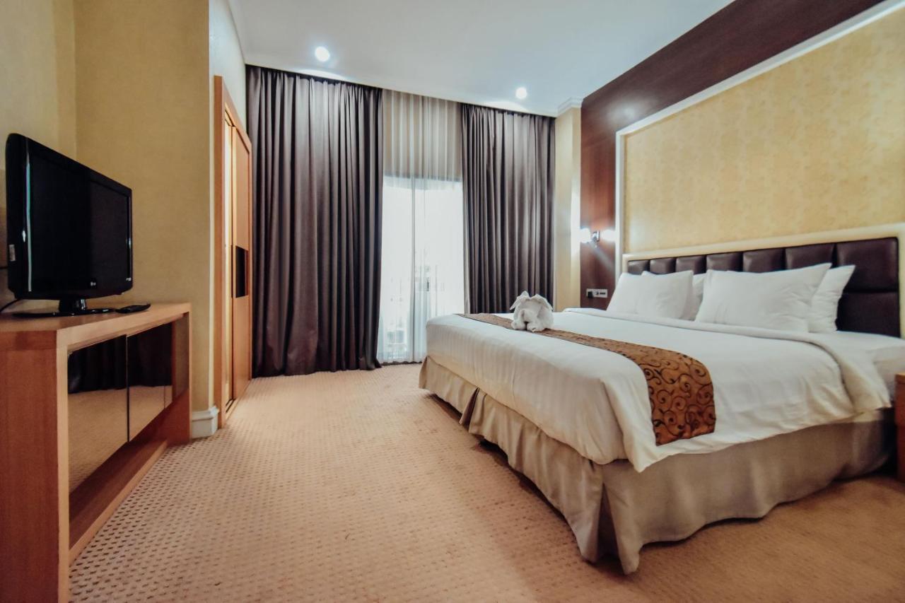 Surabaya Suites Hotel Powered By Archipelago Exterior foto