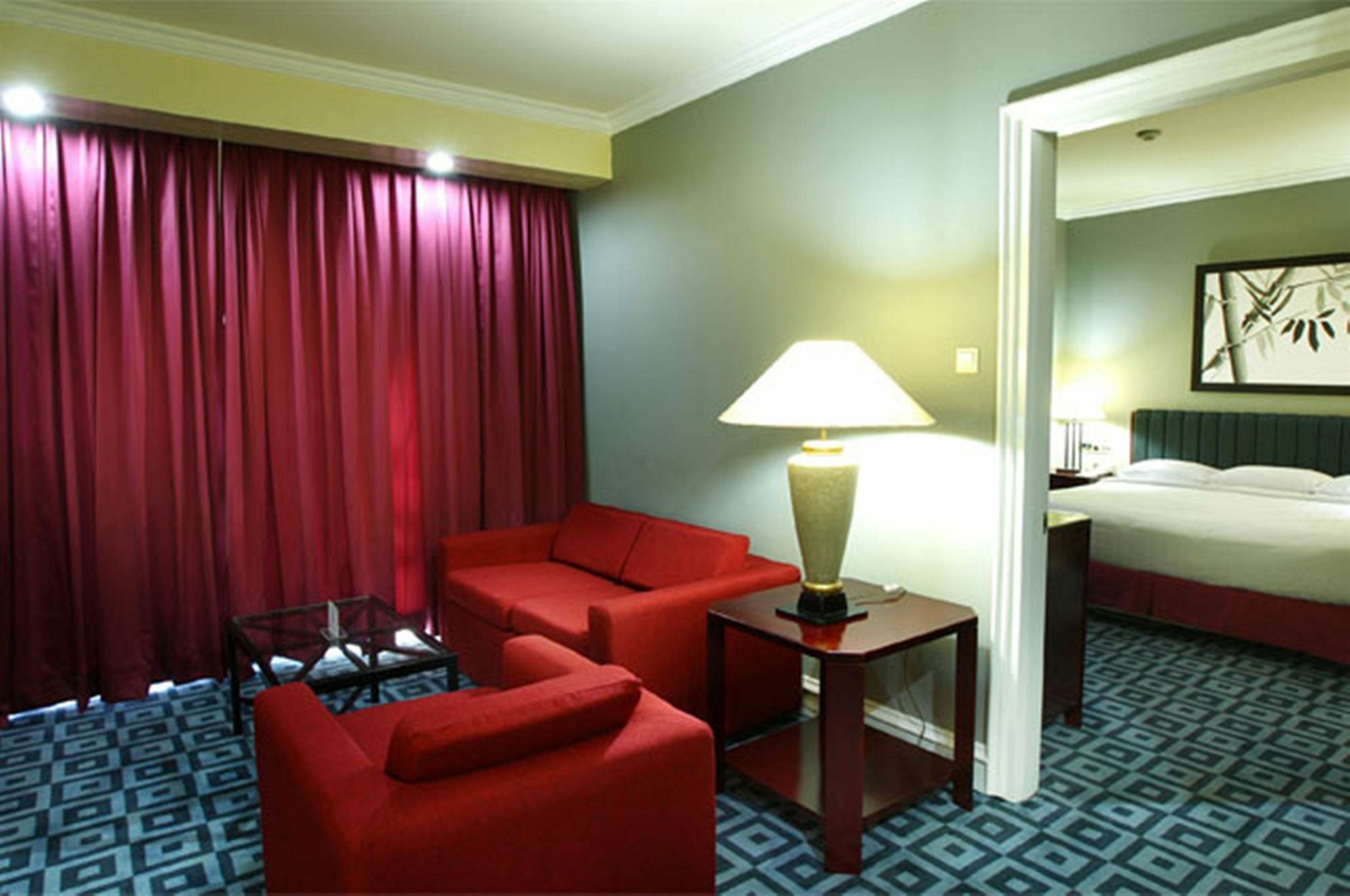 Surabaya Suites Hotel Powered By Archipelago Exterior foto